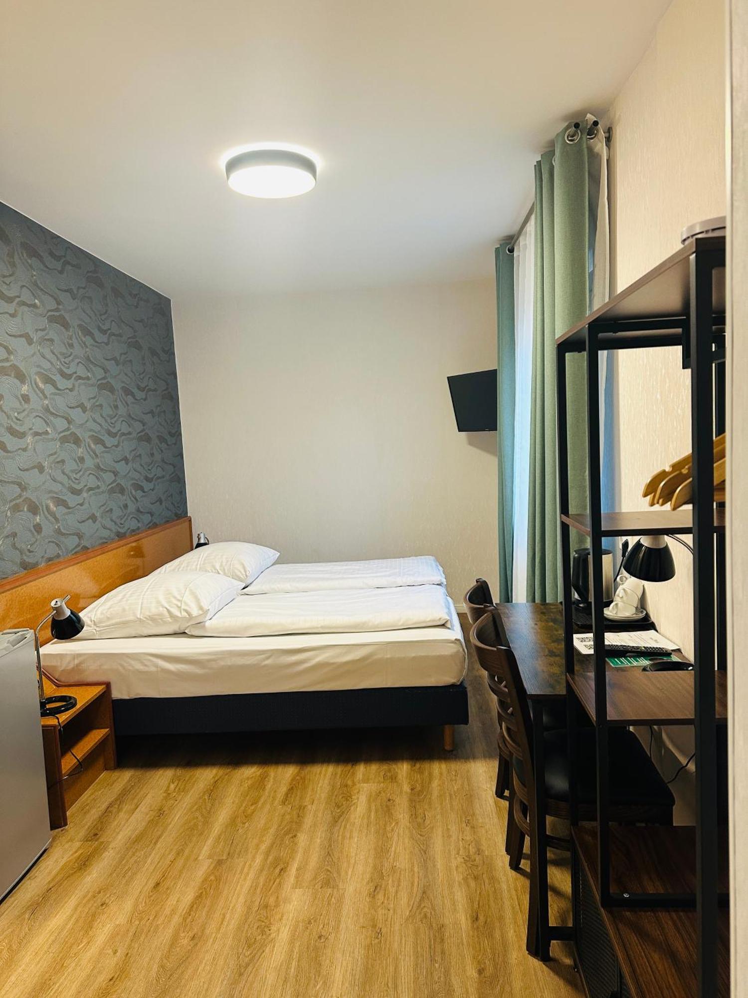 Hotel Pirol เบอร์ลิน ภายนอก รูปภาพ